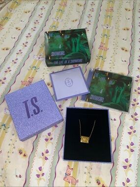 TAYLOR SWIFT TLOAS CD BOX SET W/ ACTUALLY ROMANTIC NECKLACE